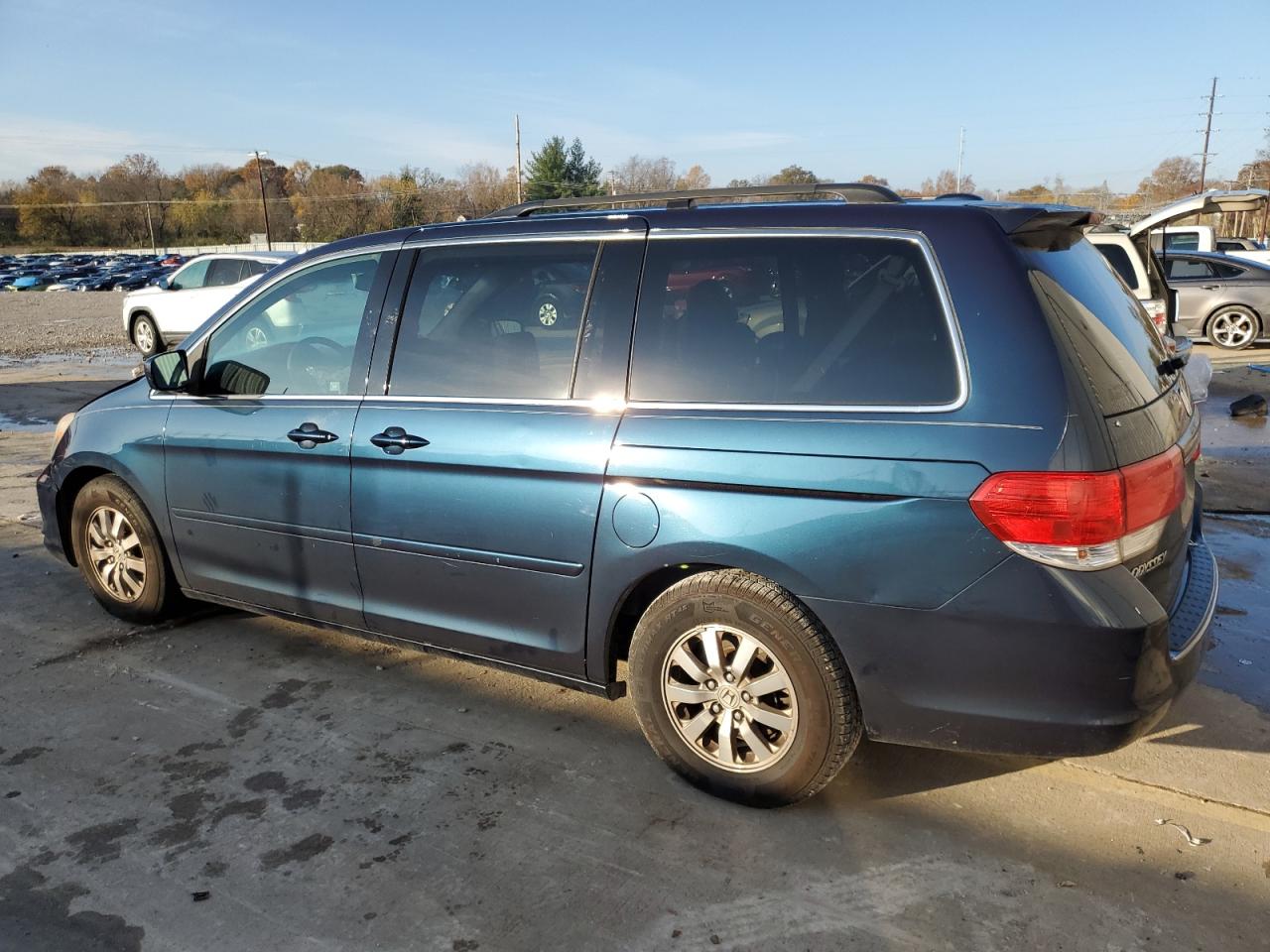 2010 Honda Odyssey - Image 2