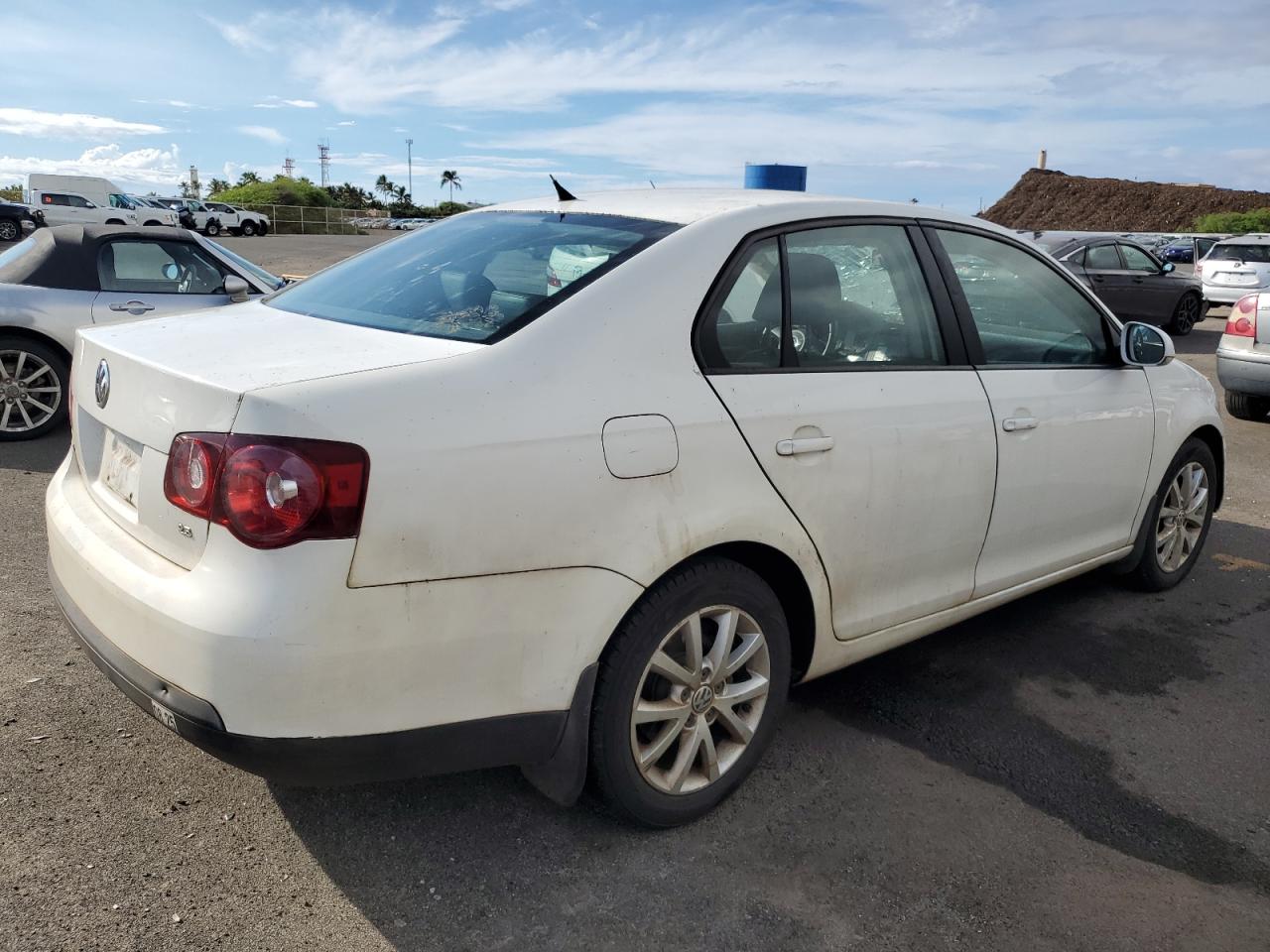 2010 Volkswagen Jetta - Image 3