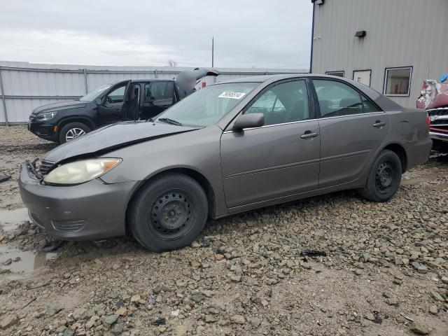 2005 Toyota Camry Le продається в Appleton, WI - Front End