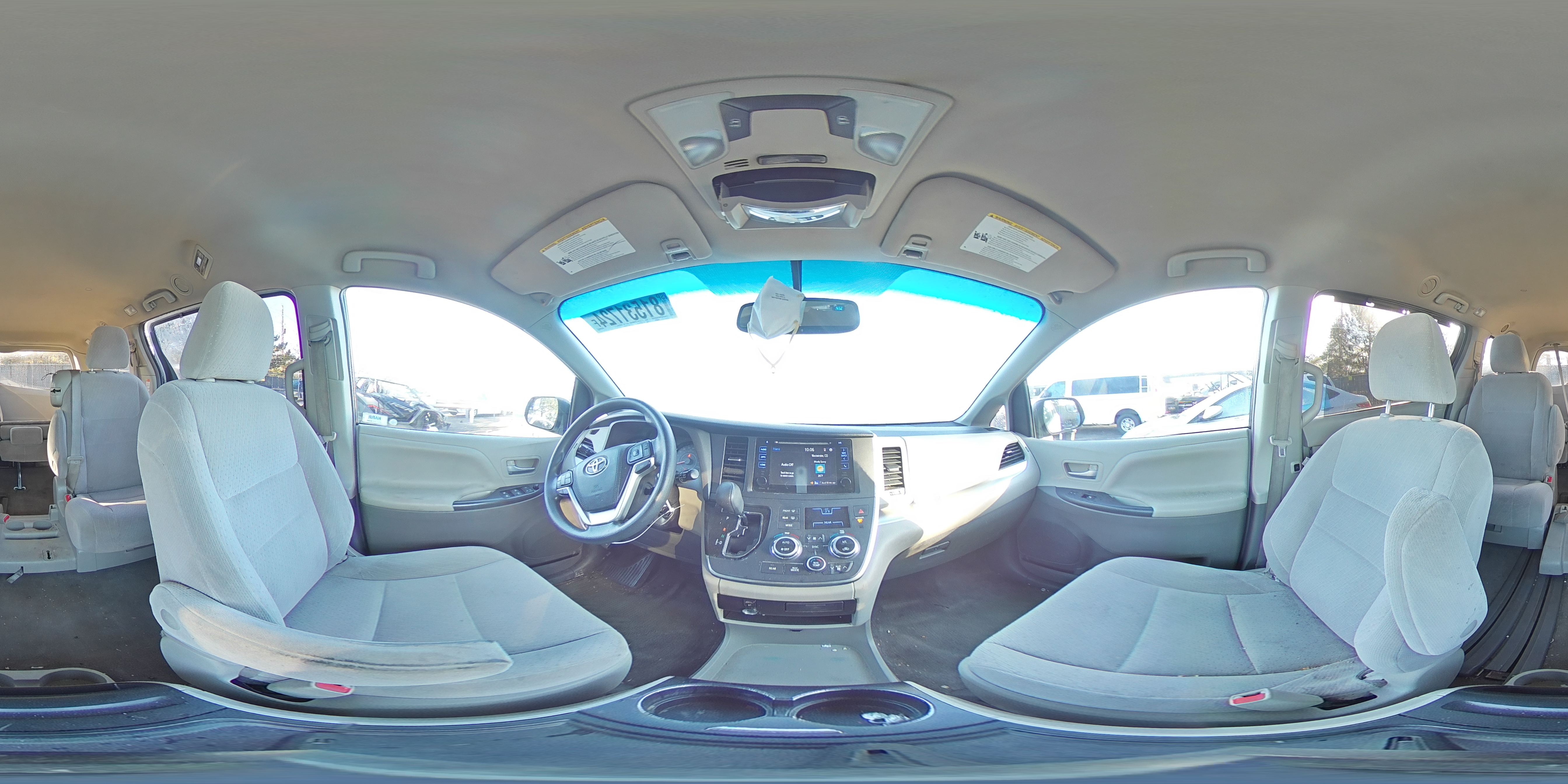 2015 Toyota Sienna - Image 14