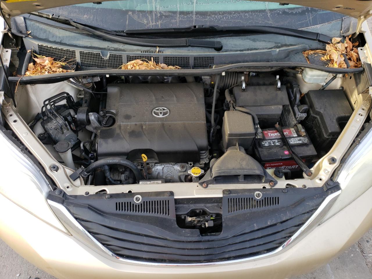 2011 Toyota Sienna - Image 14