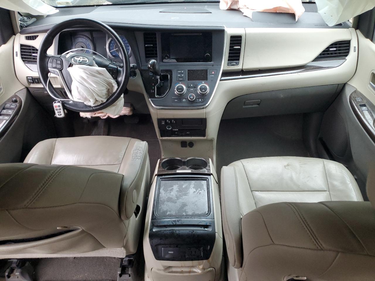 2015 Toyota Sienna - Image 8