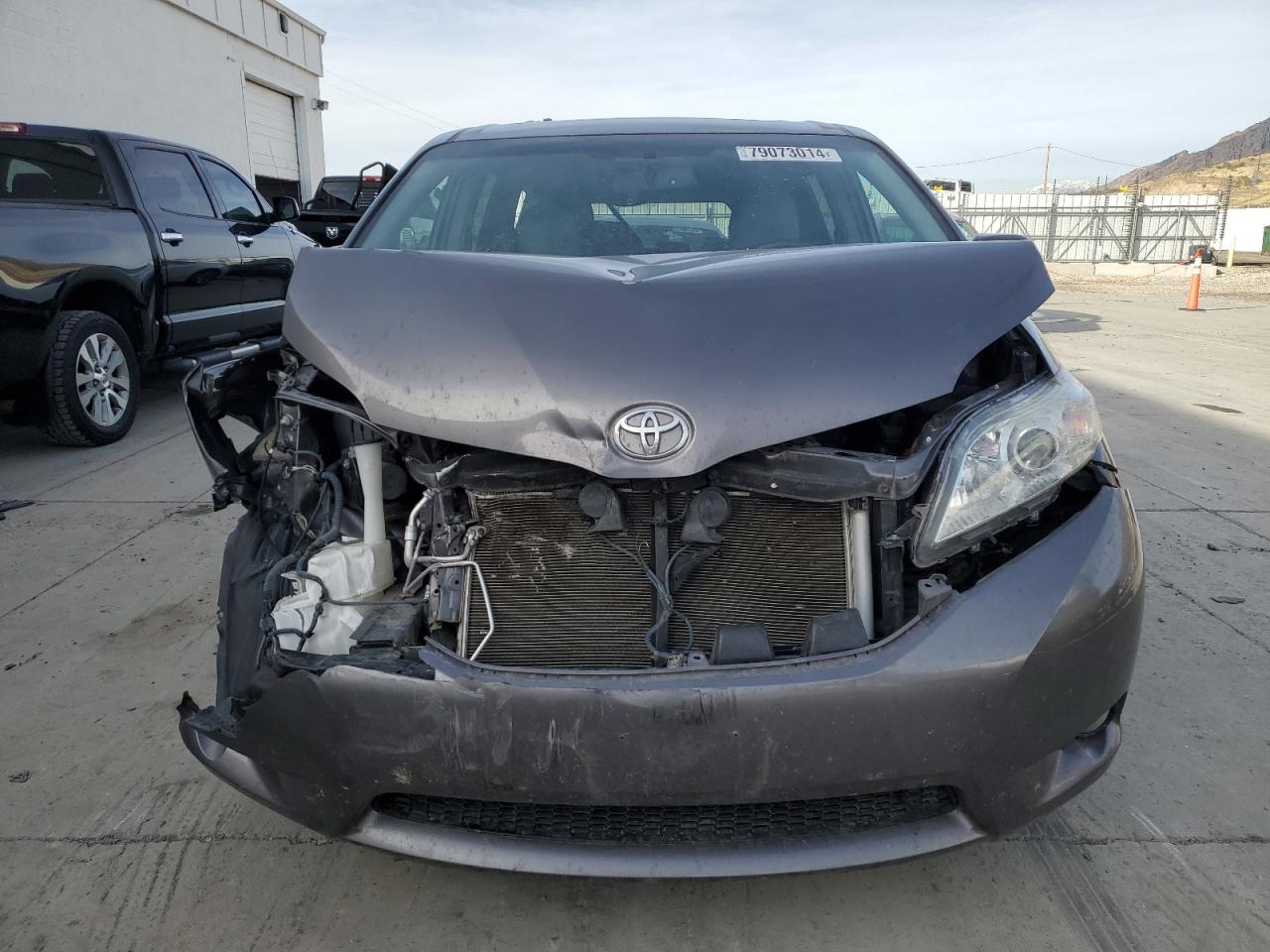 2015 Toyota Sienna - Image 5