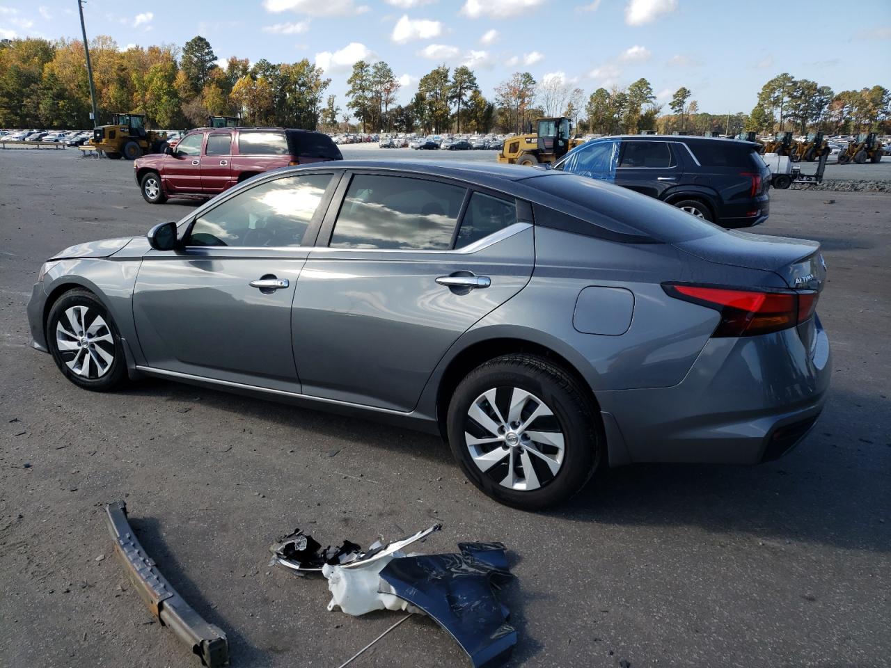 2020 Nissan Altima - Image 2