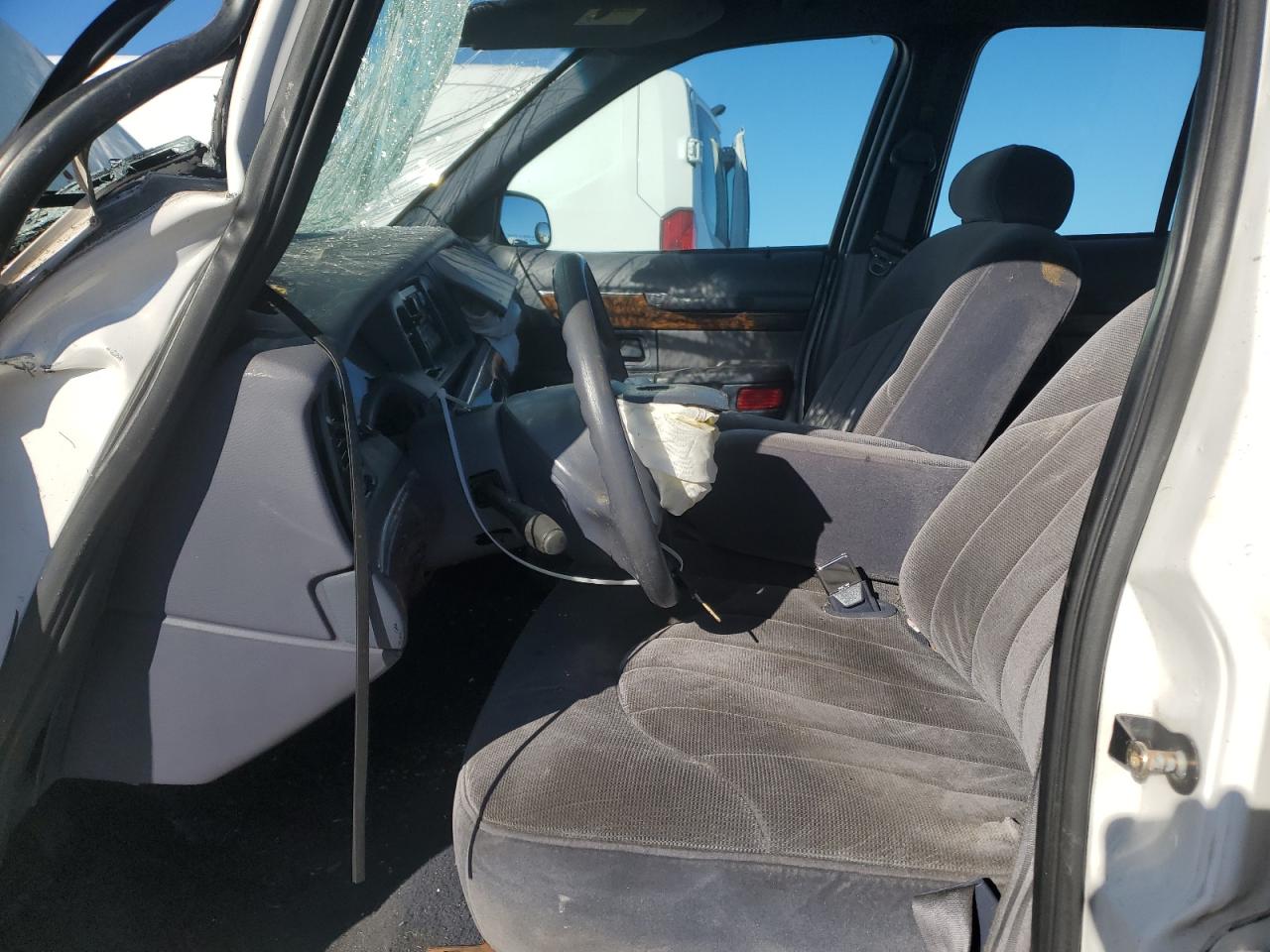 2000 Mercury Grand Marquis Gs VIN: 2MEFM74W4YX609402 Lot: 81341414