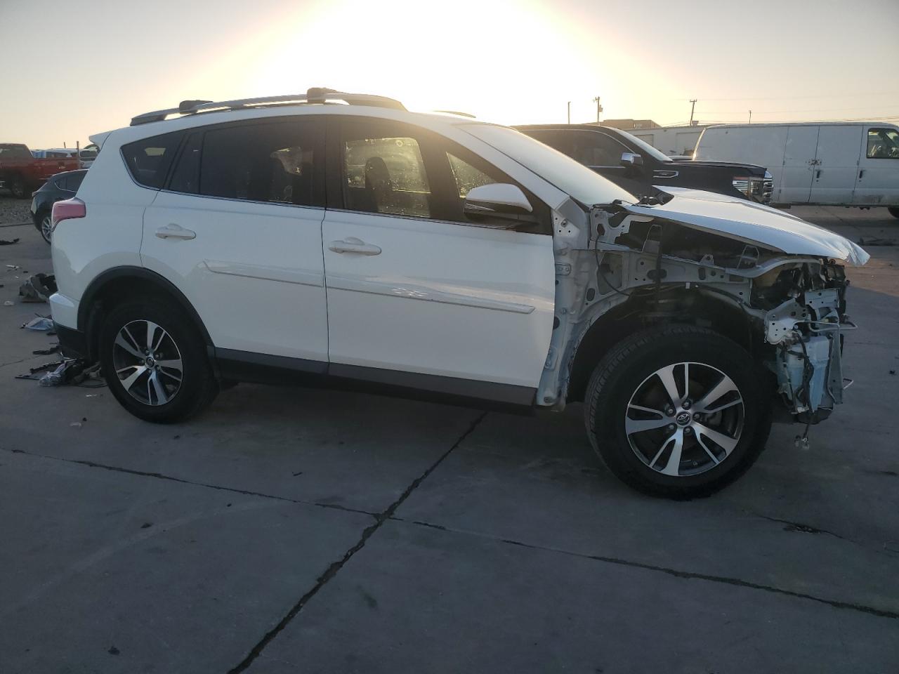 2017 Toyota RAV 4 - Image 4