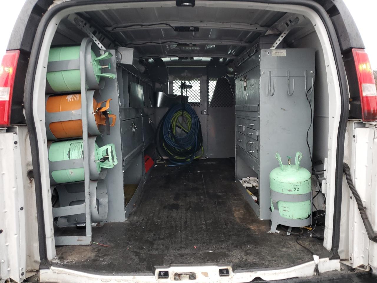 2018 Chevrolet Express G2500 VIN: 1GCWGAFG9J1165489 Lot: 82383924