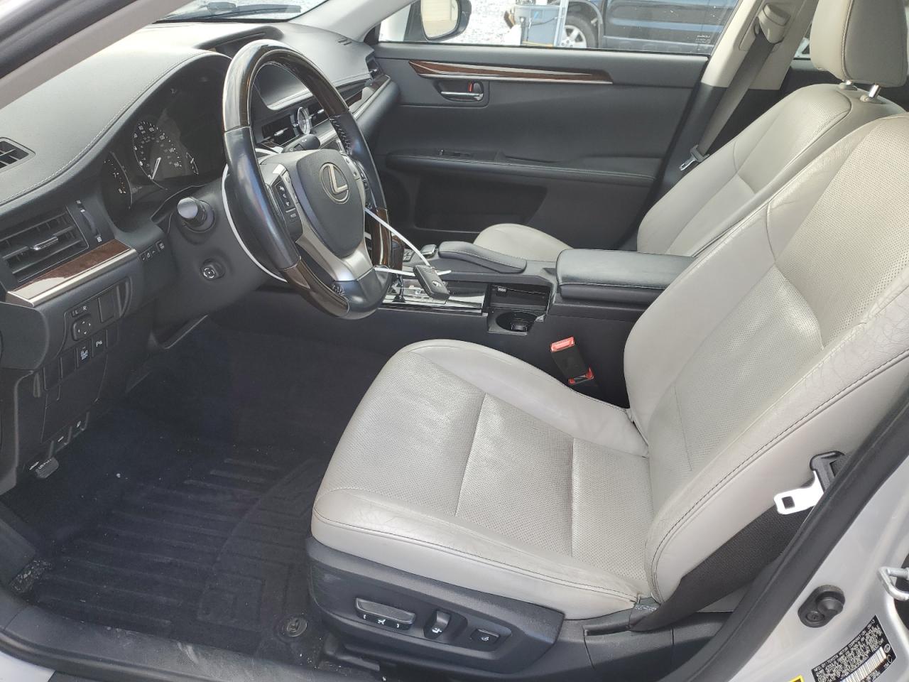2014 Lexus ES - Image 7