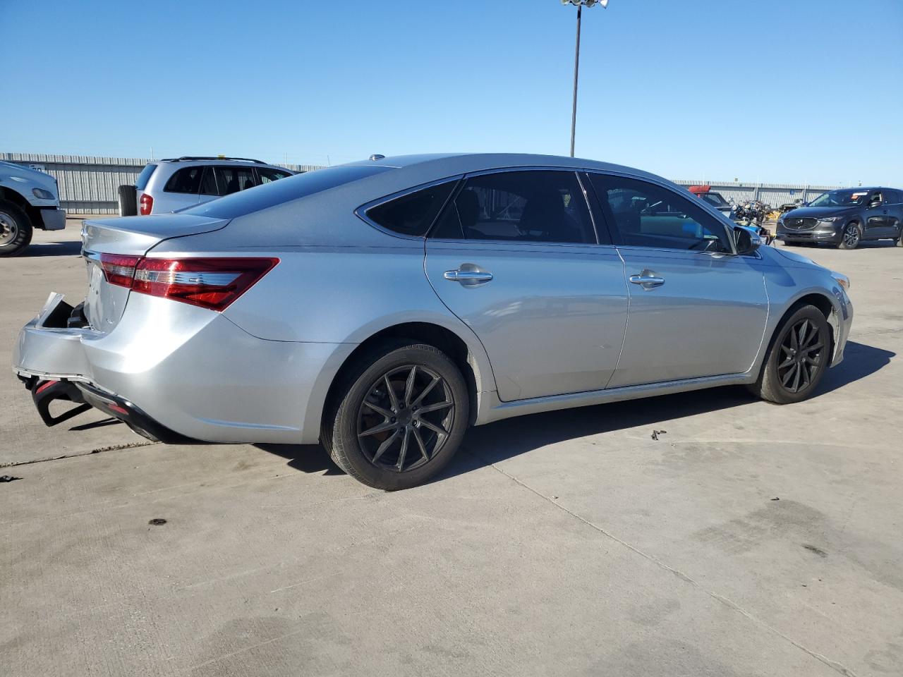 2016 Toyota Avalon - Image 3