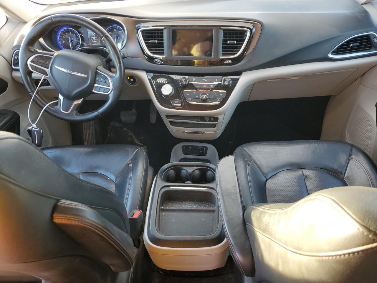 2018 Chrysler Pacifica - Image 8
