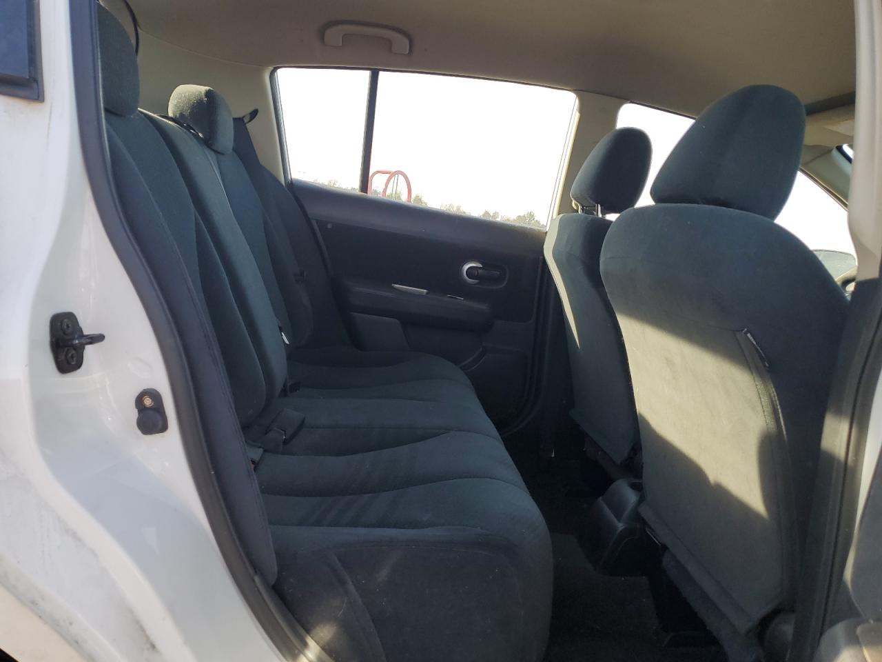 2010 Nissan Versa - Image 10