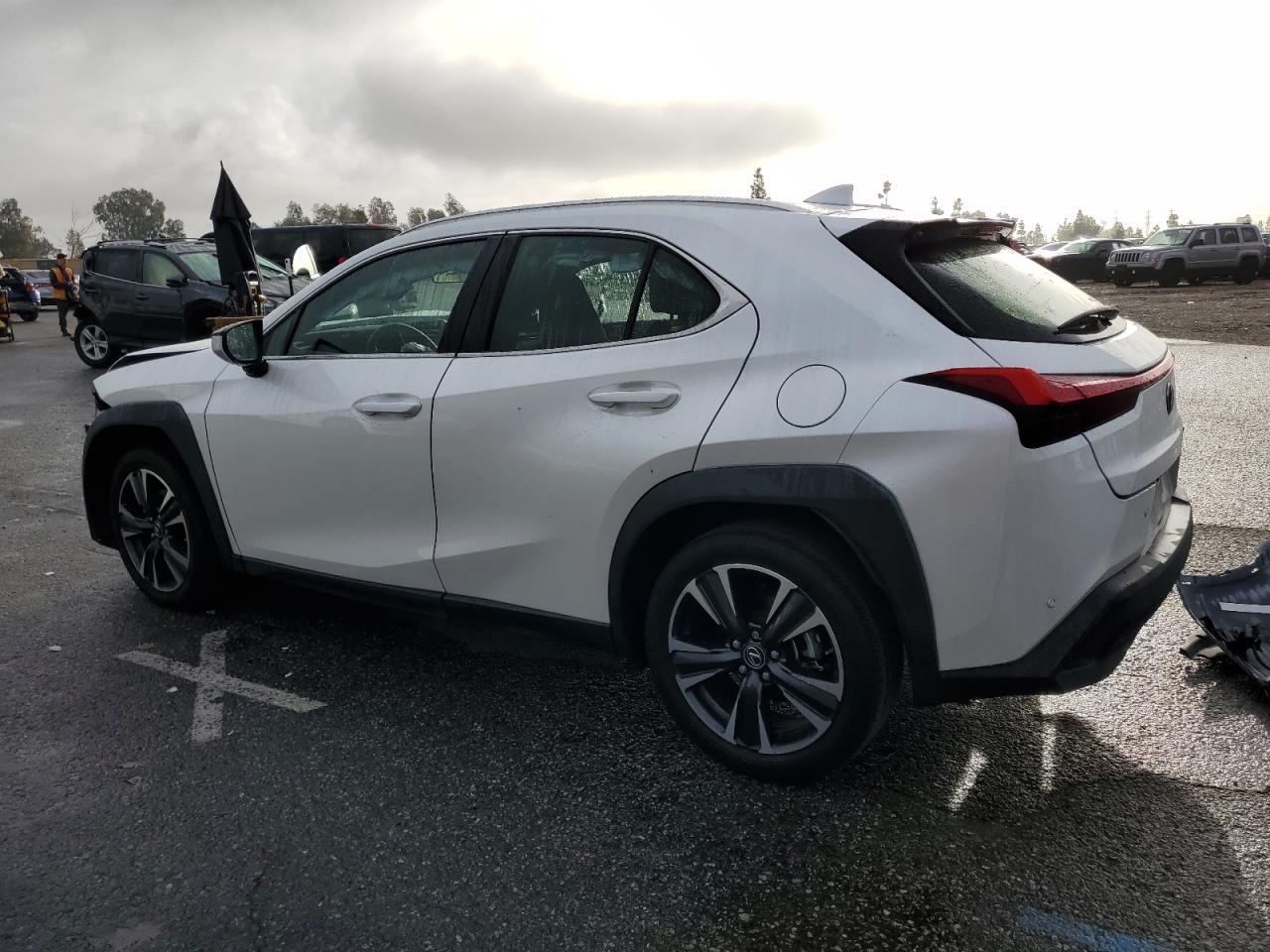 VIN JTHX3JBH7M2039515 2021 LEXUS UX 200 no.2