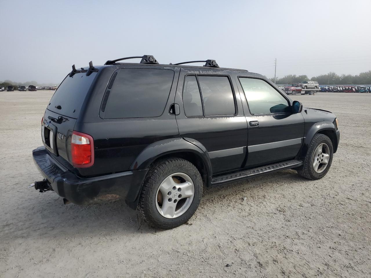 2001 Infiniti QX4 - Image 3