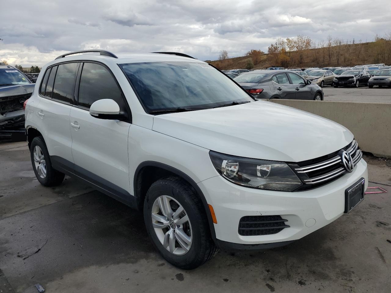 2016 Volkswagen Tiguan - Image 4