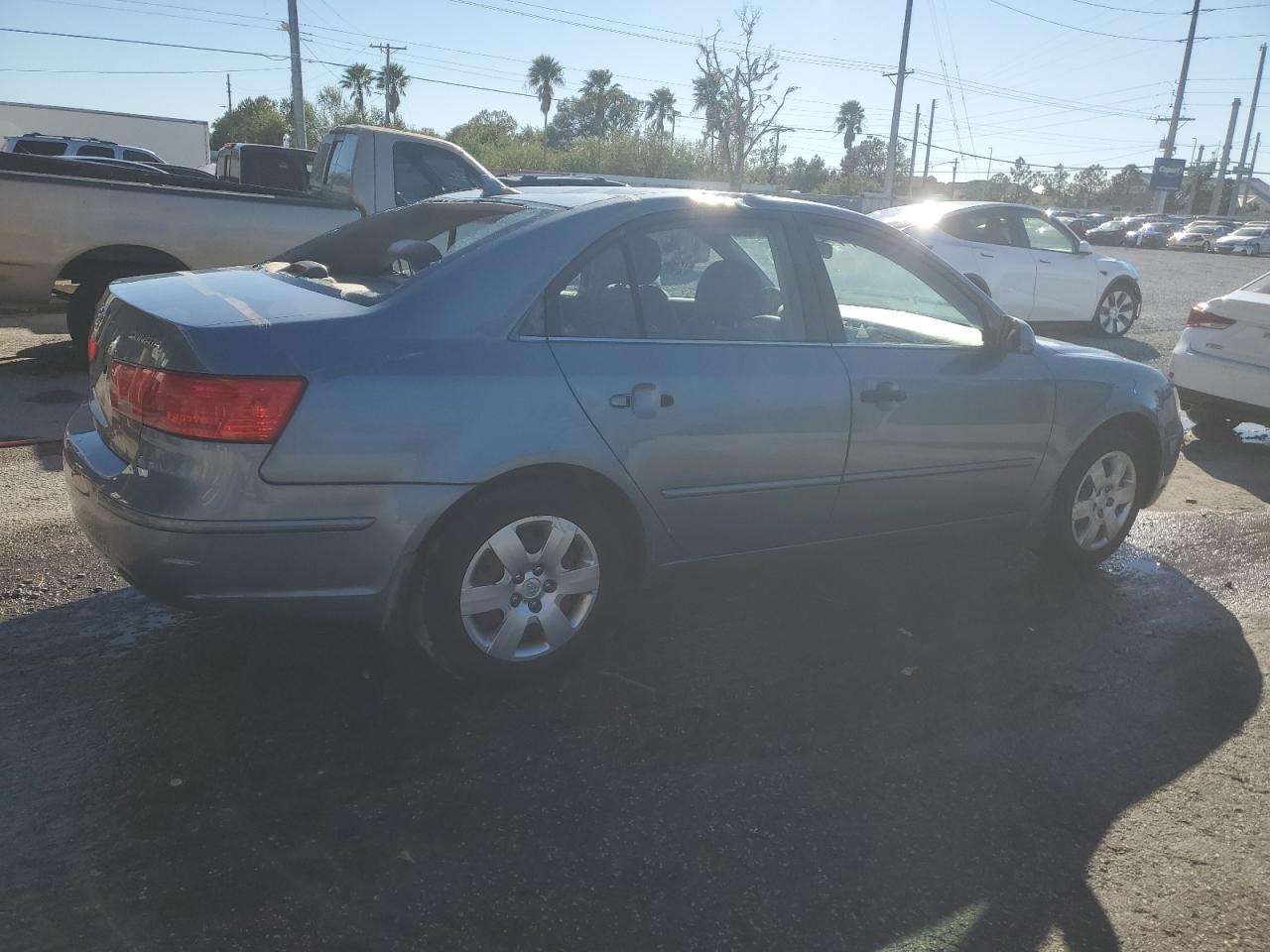 2010 Hyundai Sonata - Image 3