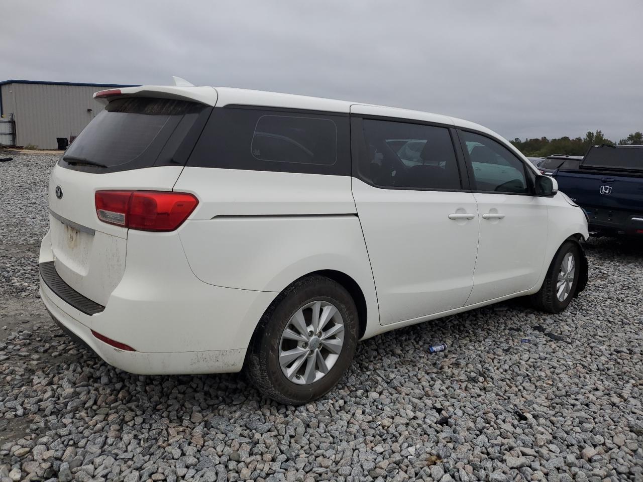 2017 Kia Sedona - Image 3