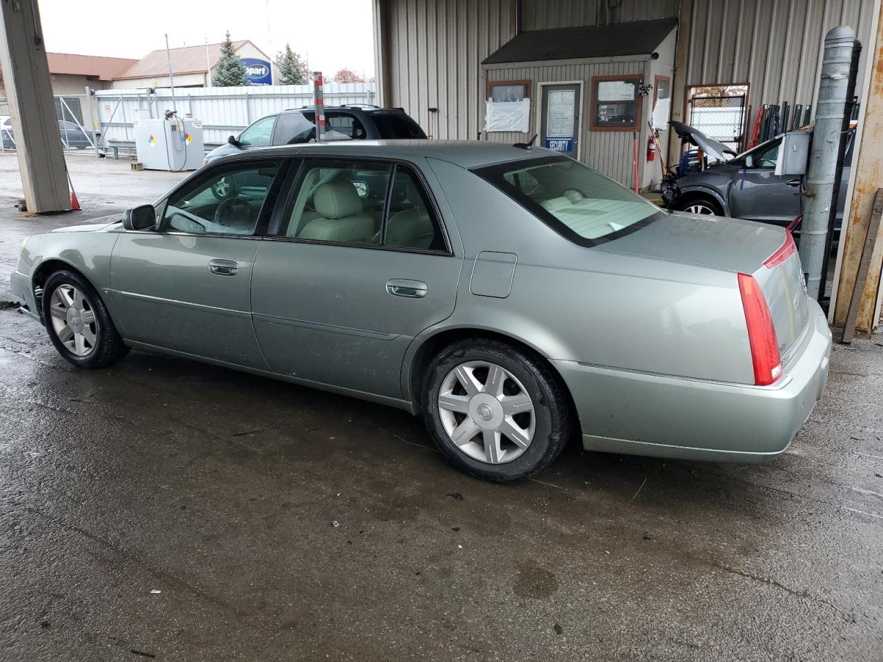 2006 Cadillac DTS - Image 2