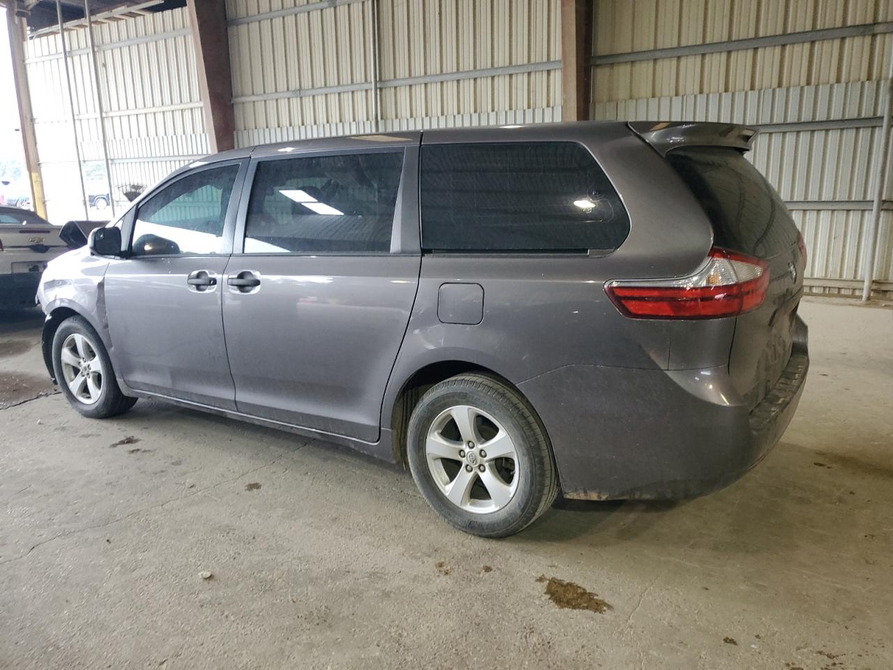 2017 Toyota Sienna - Image 2