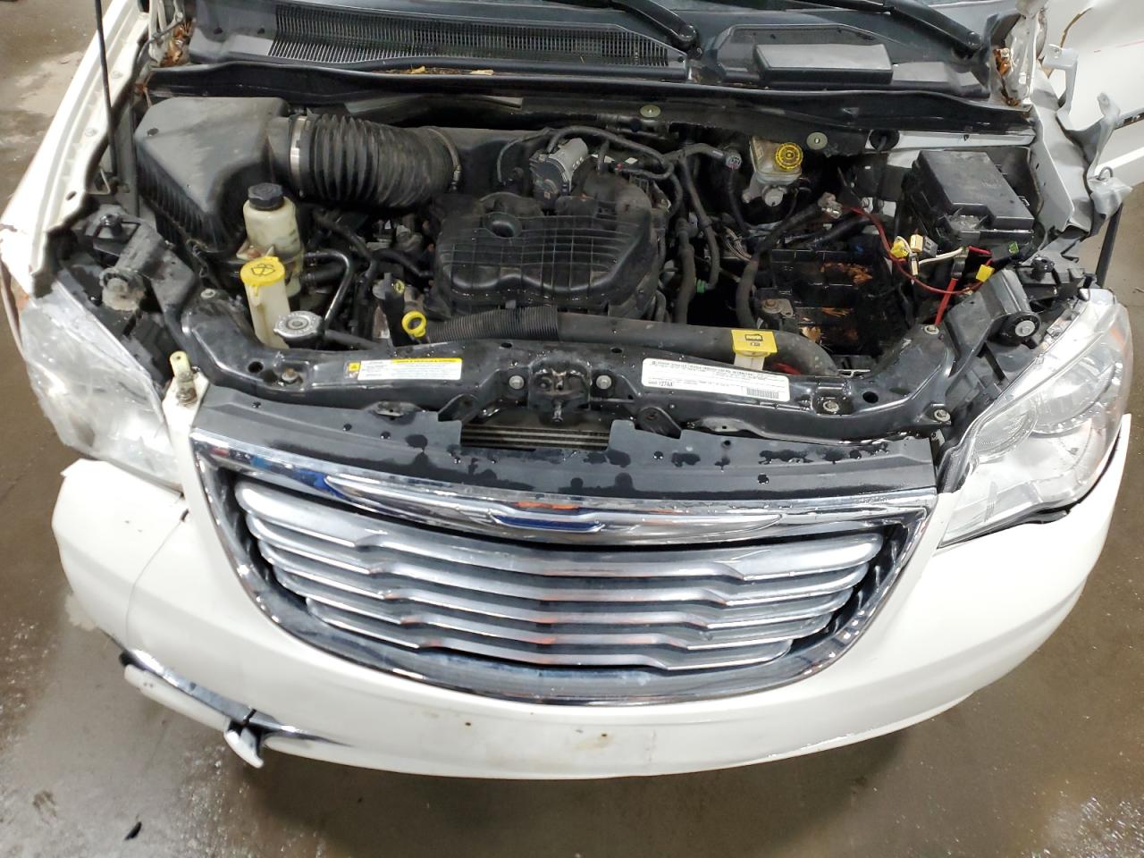 2011 Chrysler Town & Country - Image 12