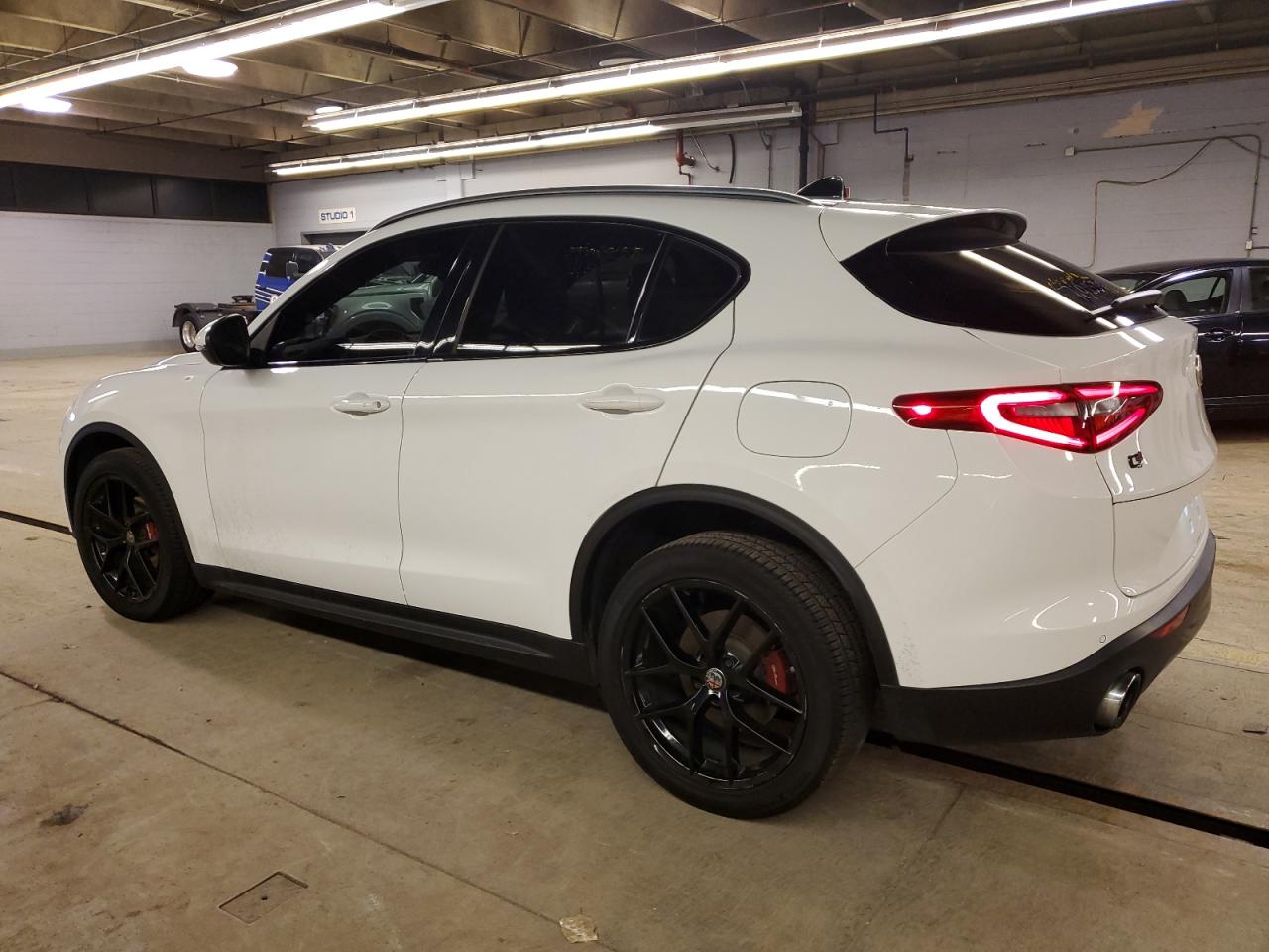 VIN ZASFAKNN5J7B99909 2018 ALFA ROMEO STELVIO no.2