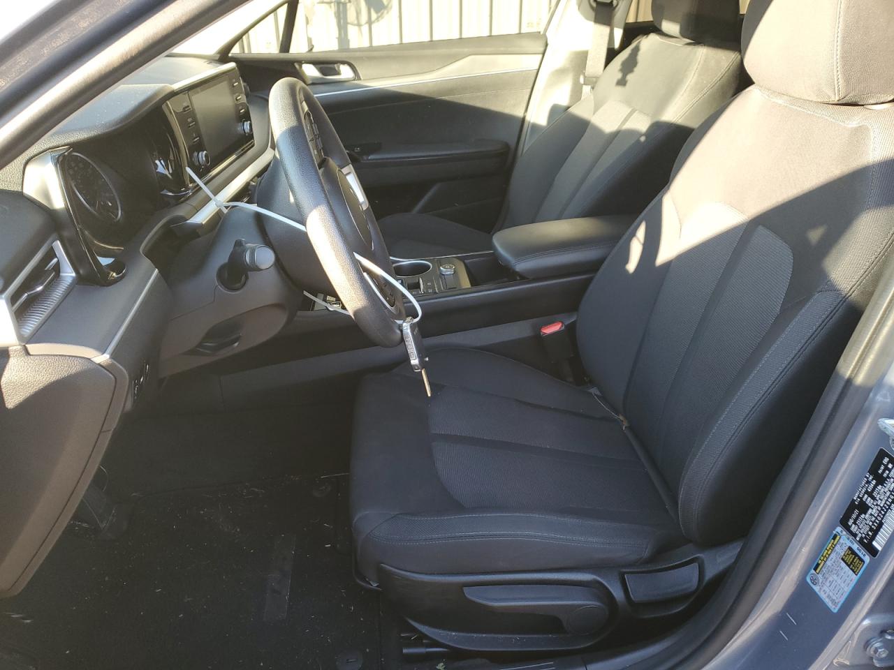 2022 Kia K5 - Image 7