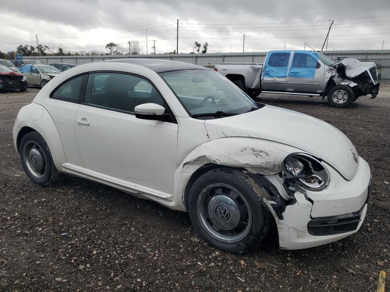 2013 Volkswagen Beetle - Image 4