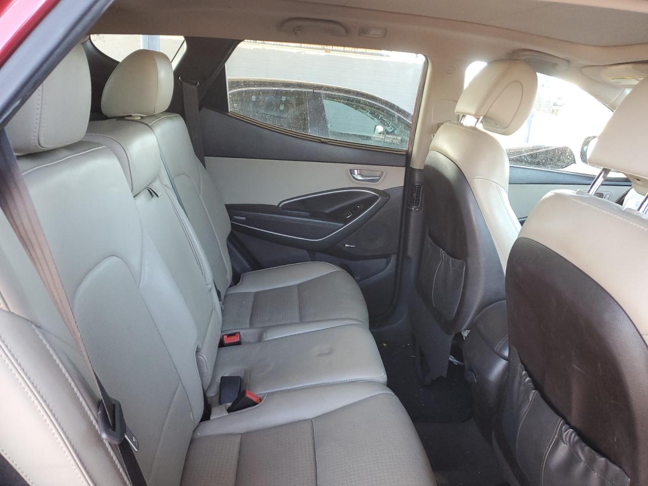 2014 Hyundai Santa Fe - Image 10