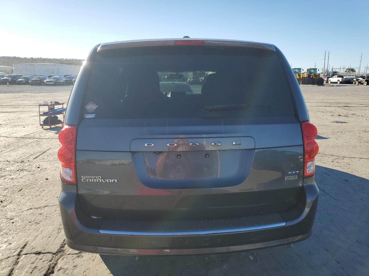 2017 Dodge Caravan - Image 6