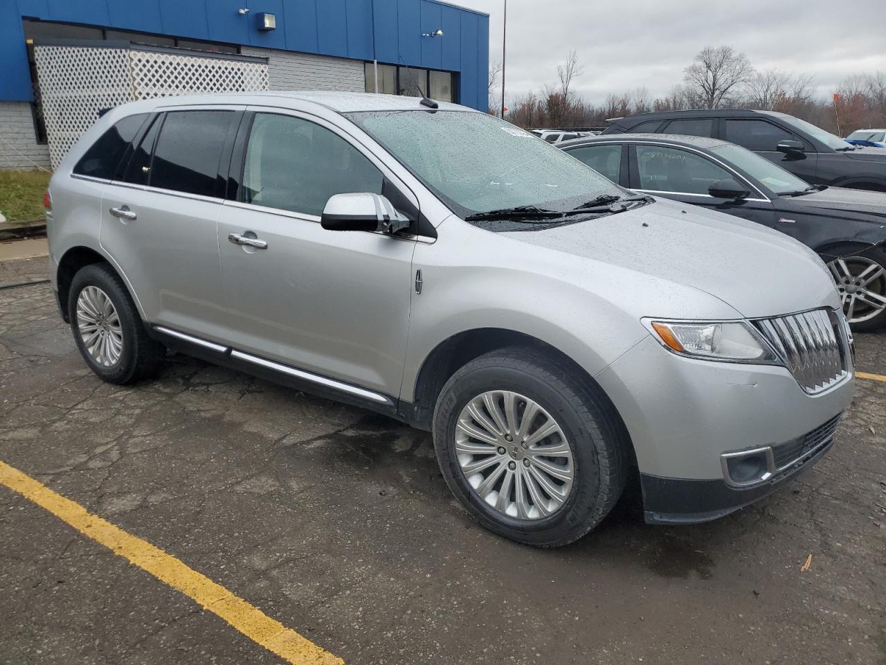 2011 Lincoln MKX - Image 4