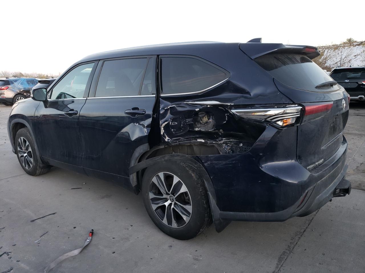 2021 Toyota Highlander - Image 2