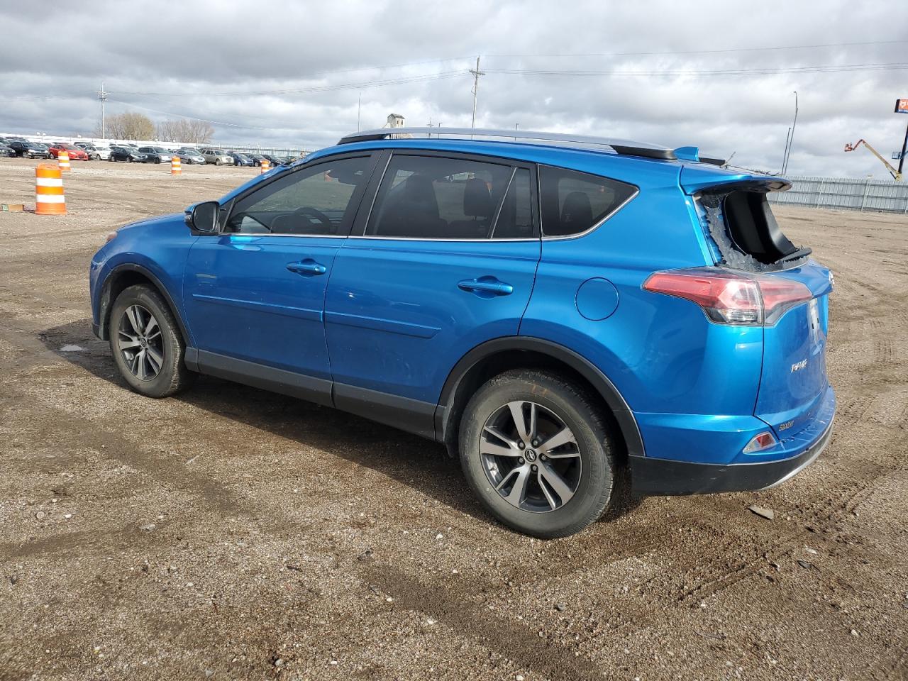 JTMRFREV1JJ718022 2018 TOYOTA RAV 4 - Image 2