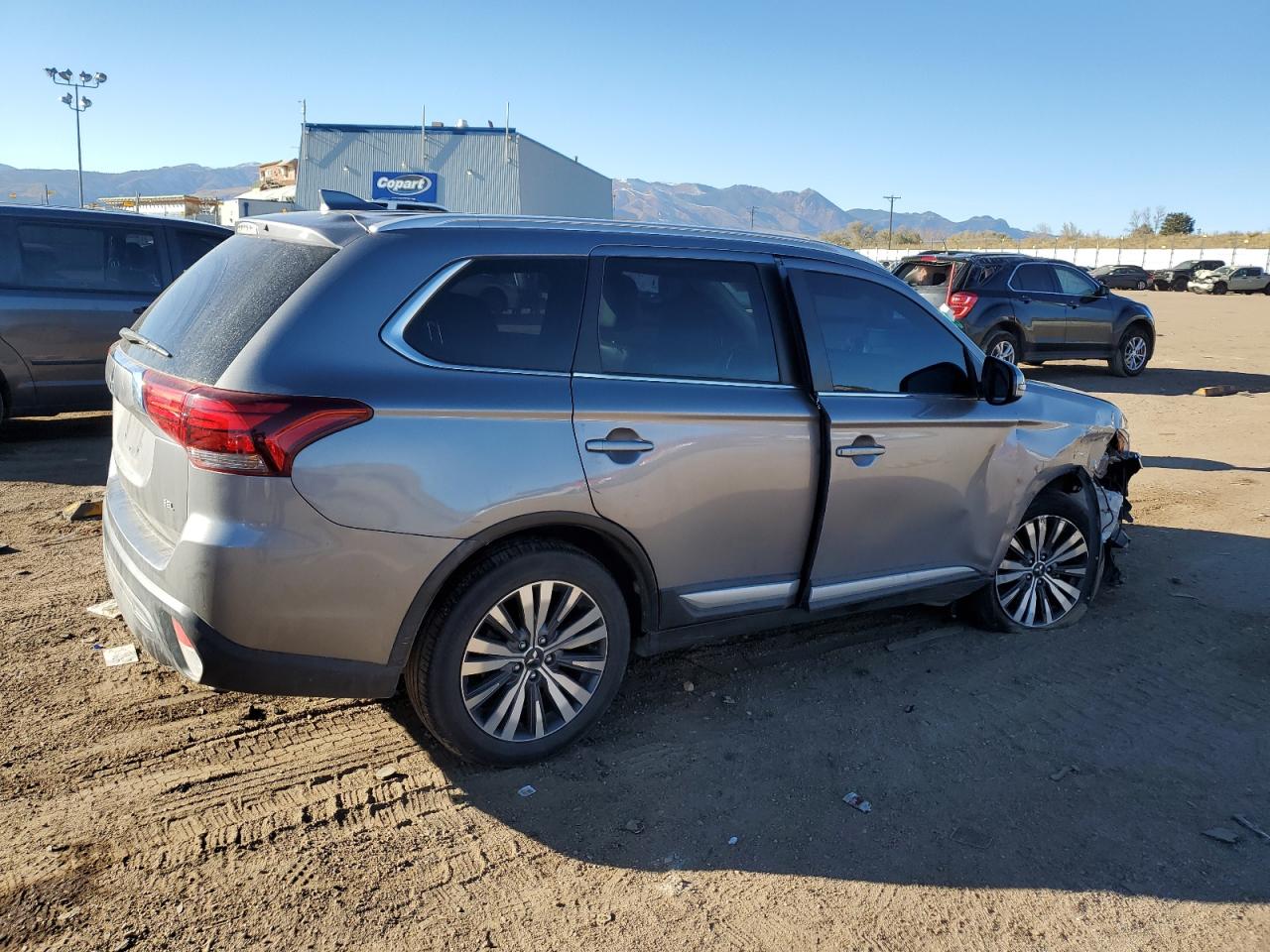 2020 Mitsubishi Outlander - Image 3