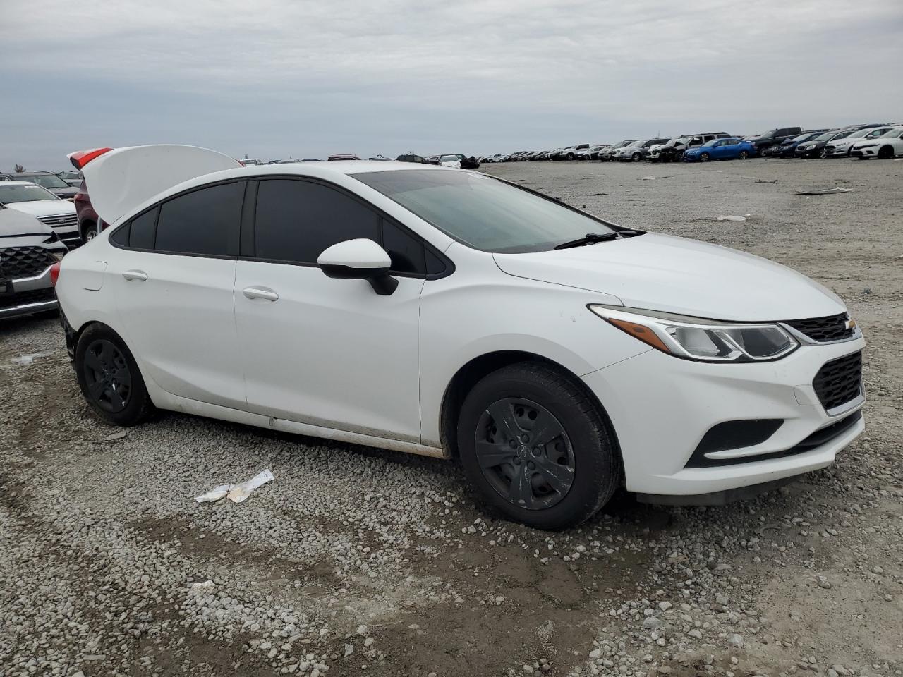 2018 Chevrolet Cruze - Image 4