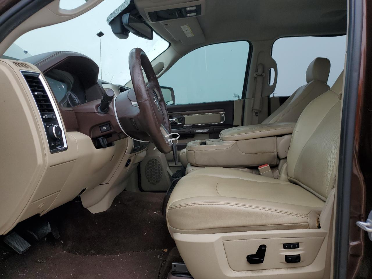 2015 RAM 1500 - Image 7