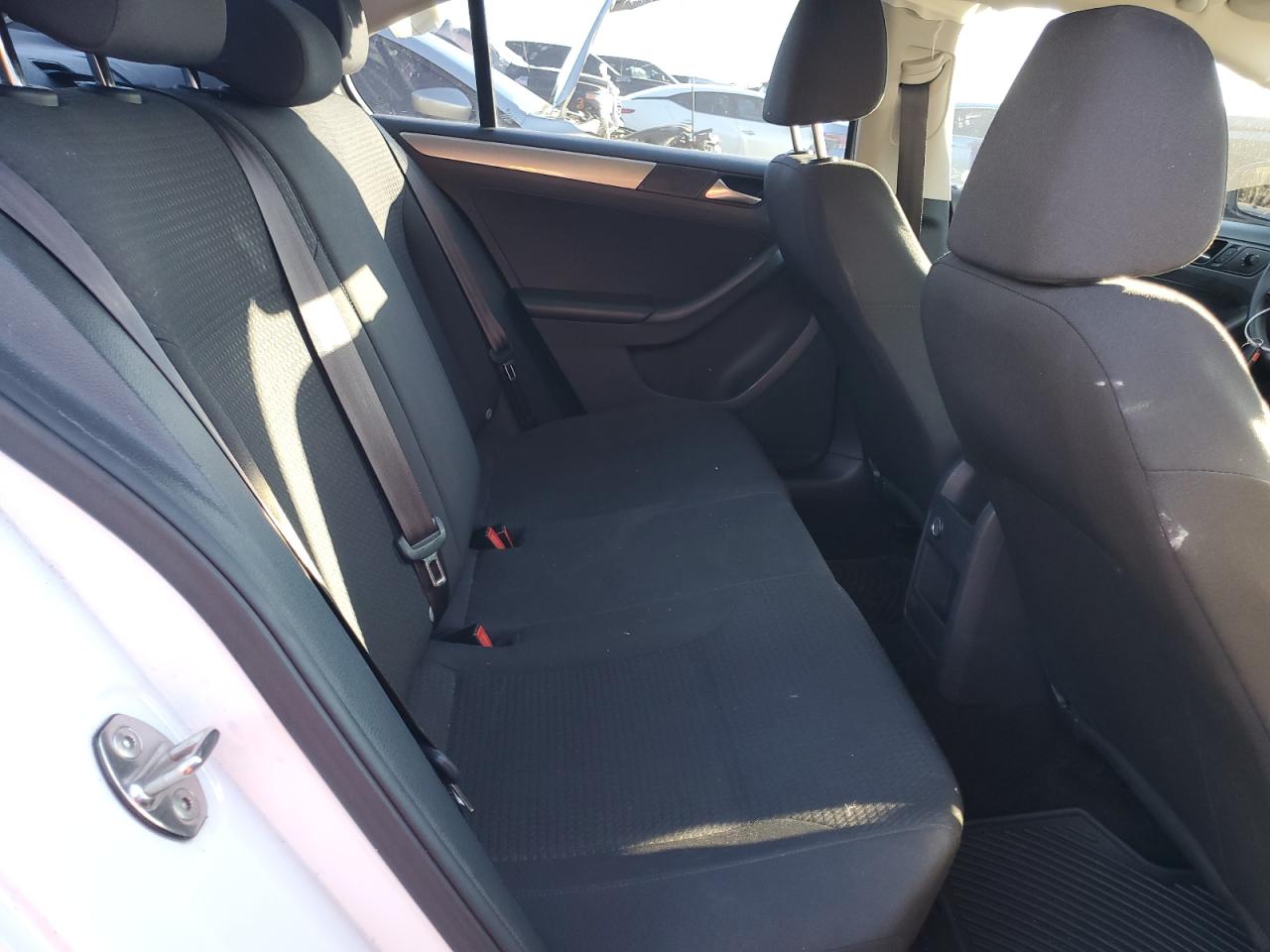 2016 Volkswagen Jetta - Image 10