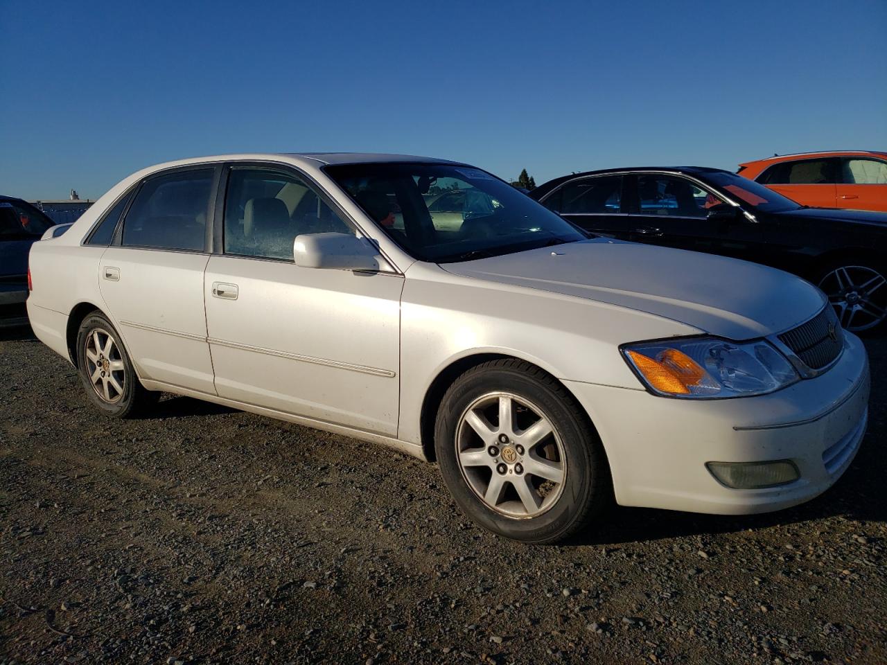 2001 Toyota Avalon - Image 4