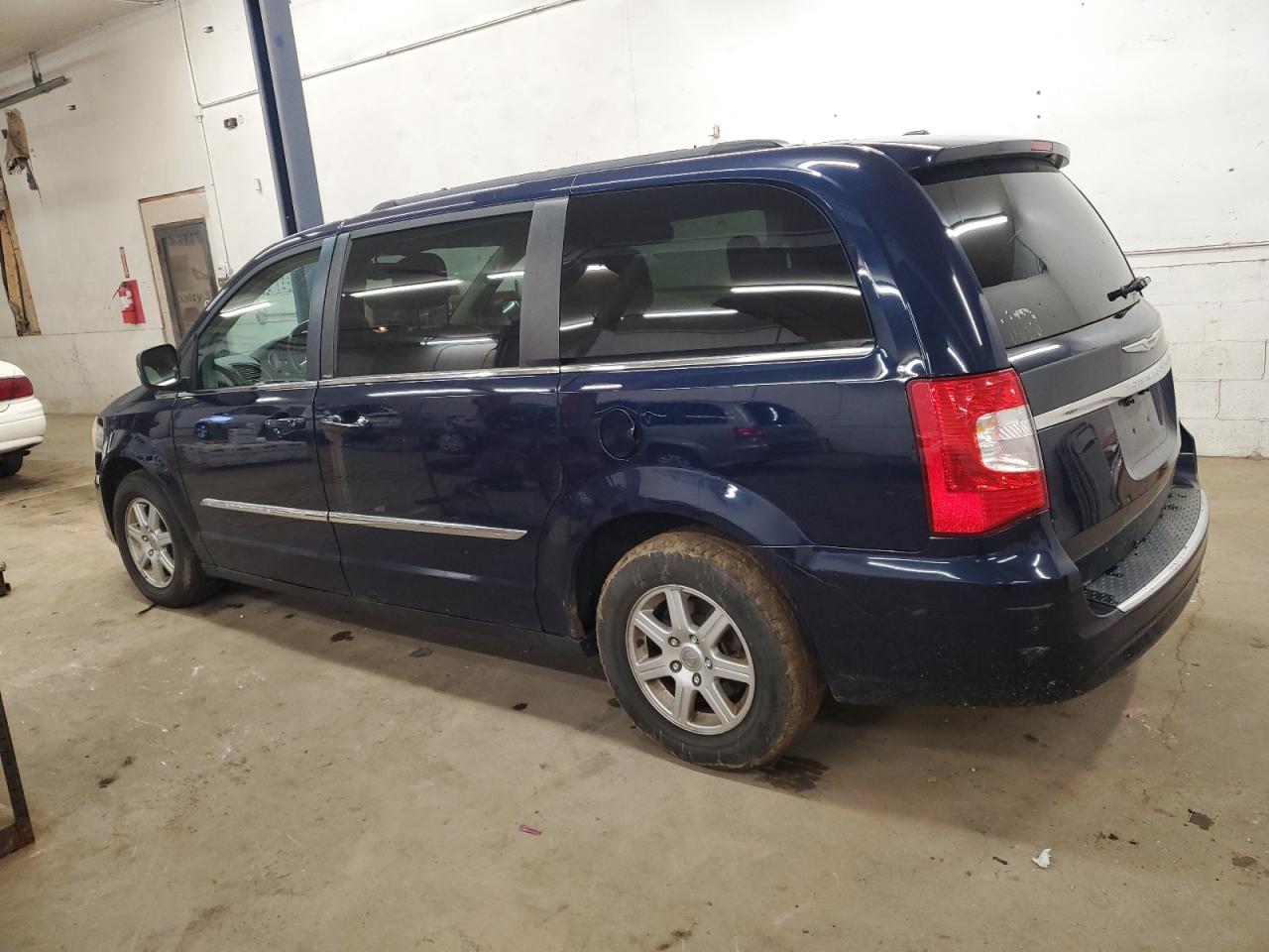 2012 Chrysler Town & Country - Image 2
