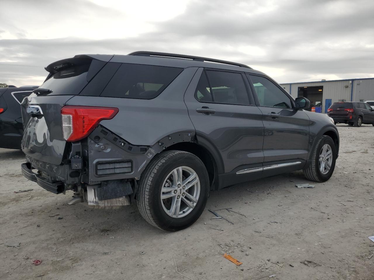 2023 Ford Explorer - Image 3