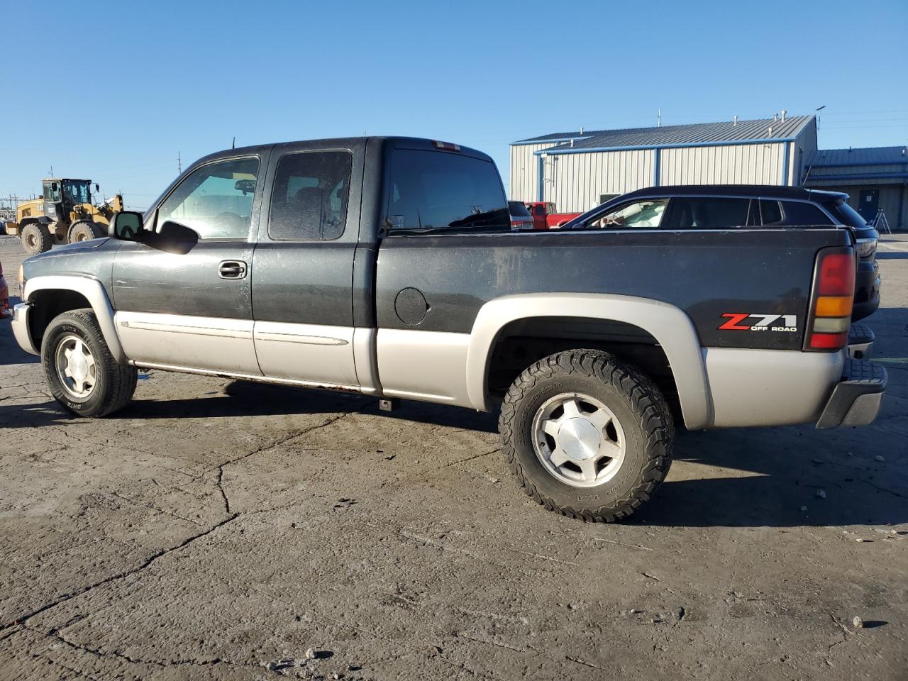 2004 GMC Sierra - Image 2