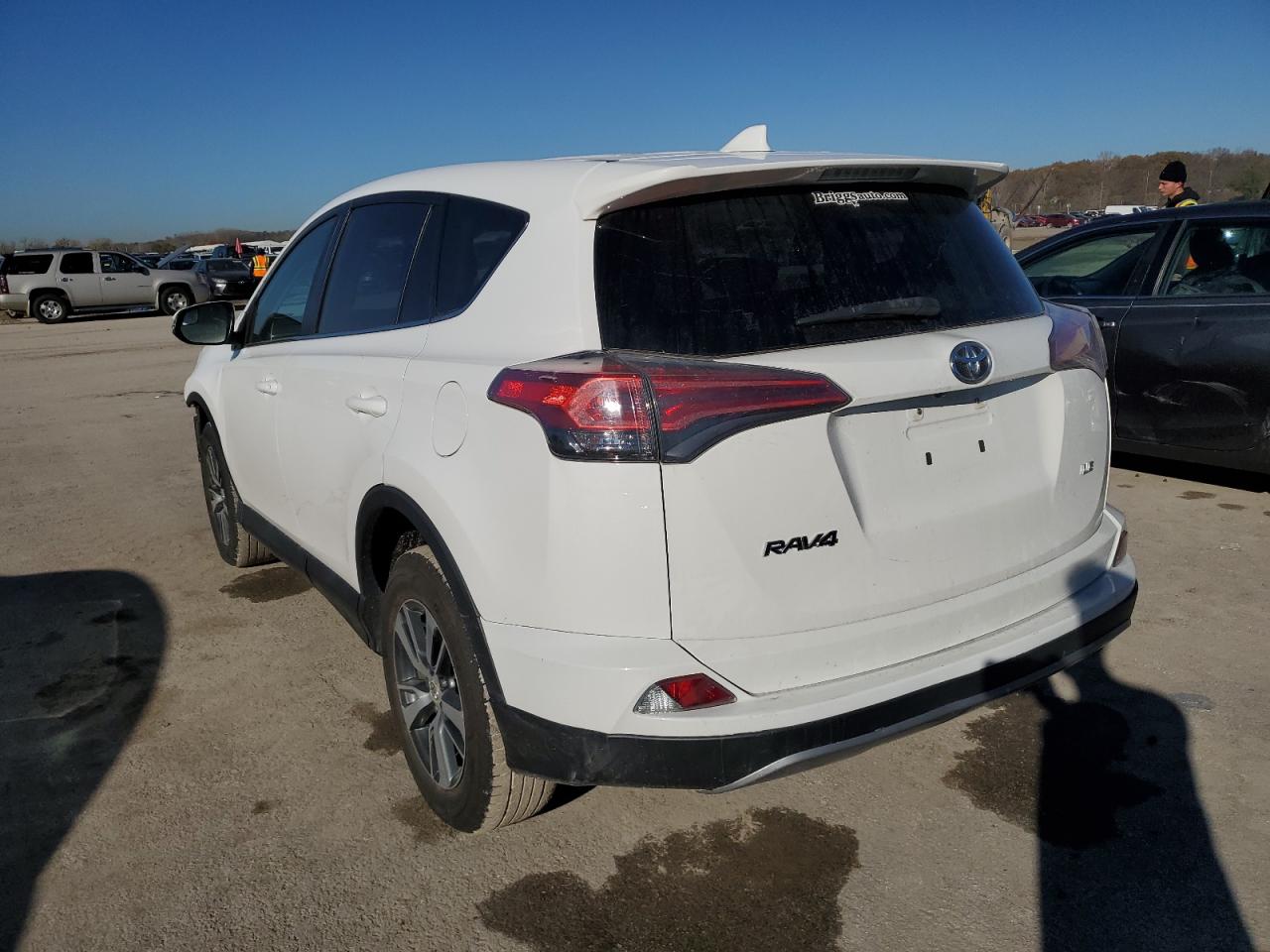 2T3RFREV1JW788119 2018 TOYOTA RAV 4 - Image 2