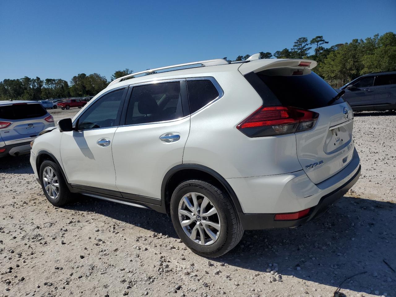 2017 Nissan Rogue - Image 2