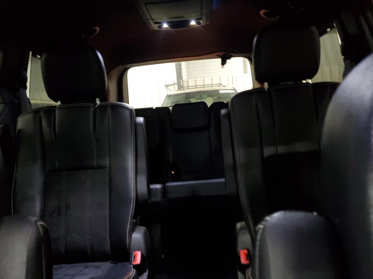 2015 Dodge Caravan - Image 10