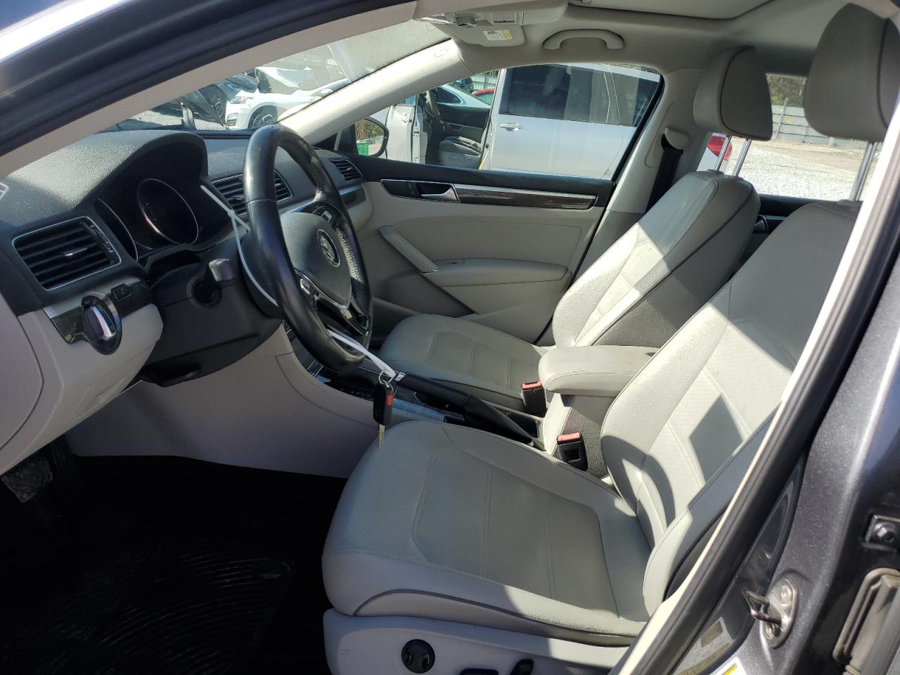 2016 Volkswagen Passat - Image 7