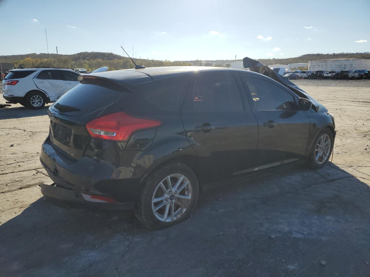 VIN 1FADP3K28JL240111 2018 FORD FOCUS no.3