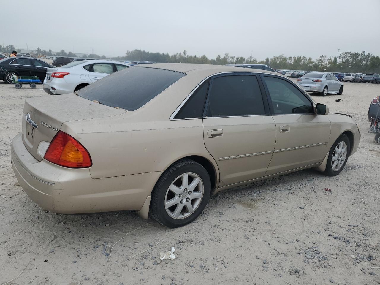 2002 Toyota Avalon - Image 3