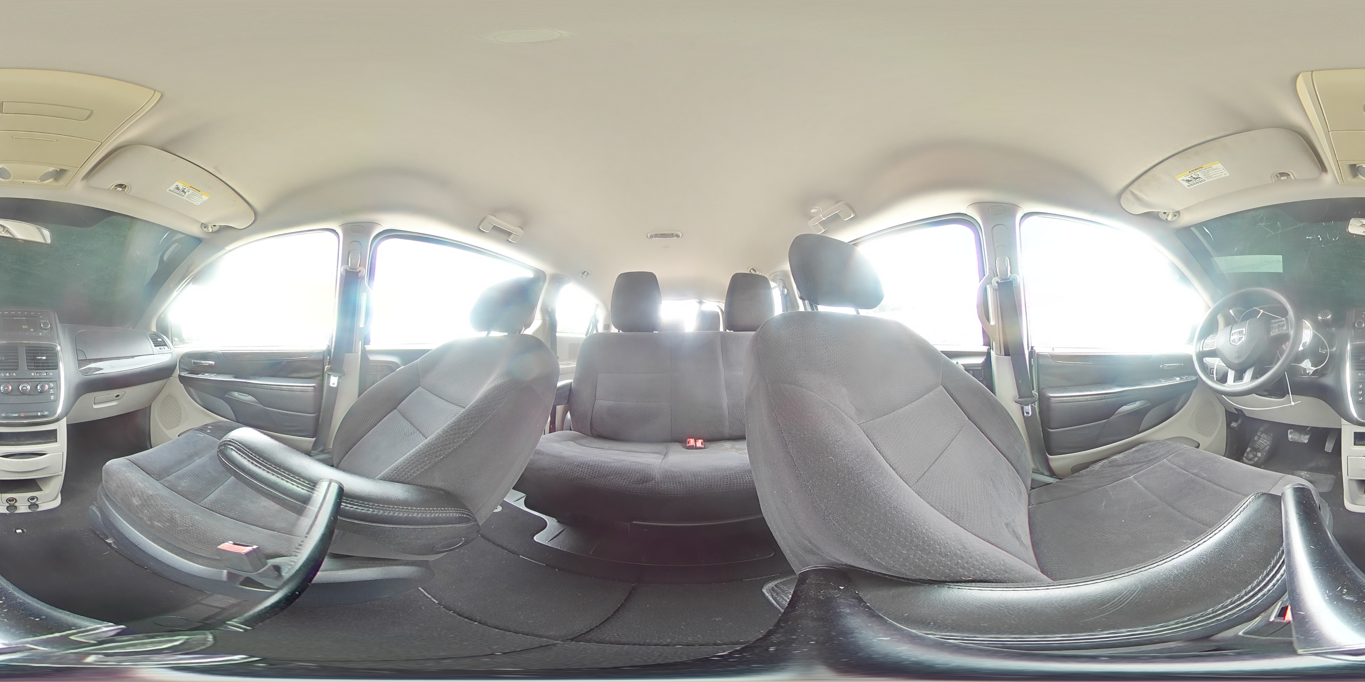 2014 Dodge Caravan - Image 15