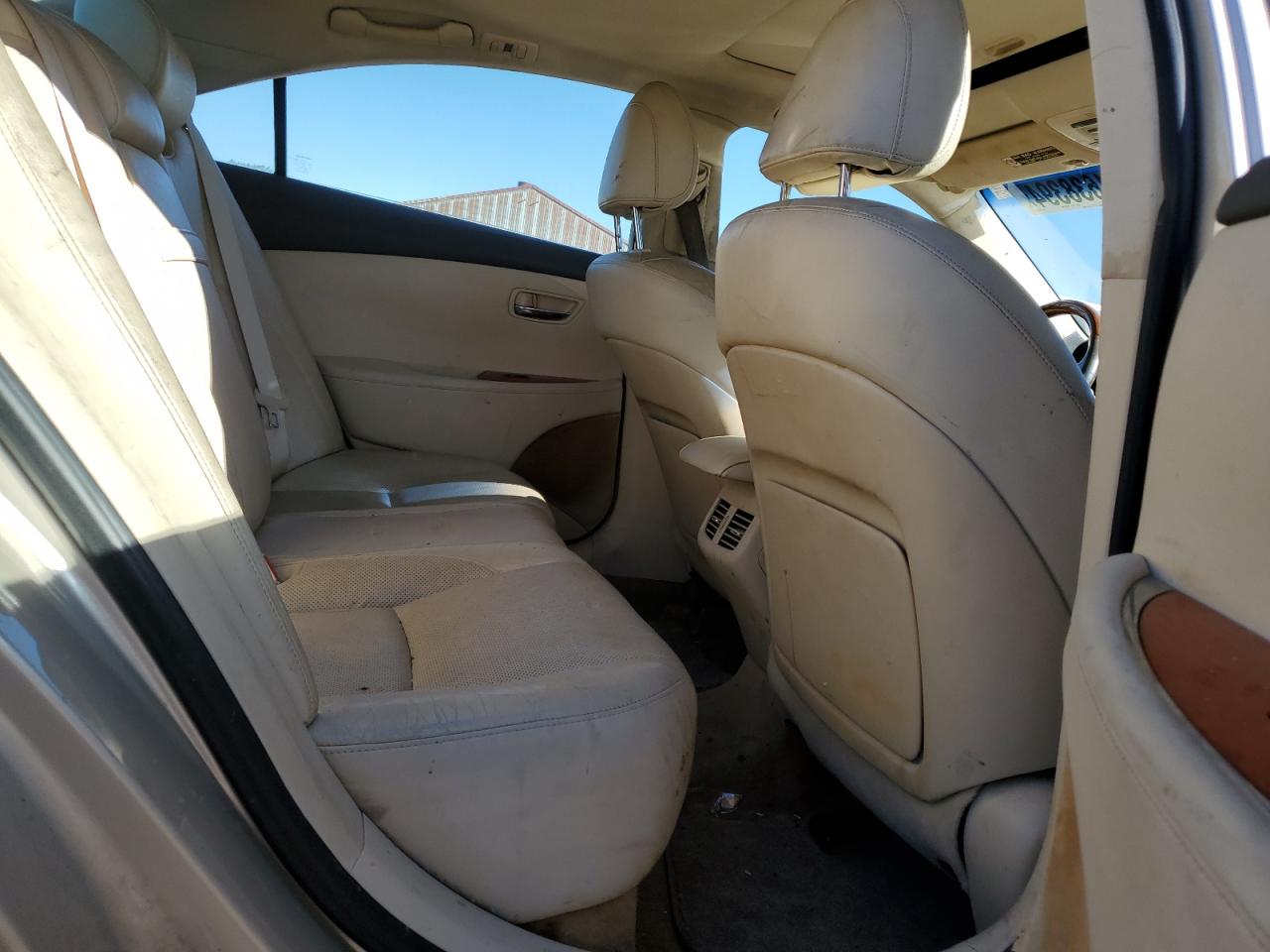 2010 Lexus ES - Image 10