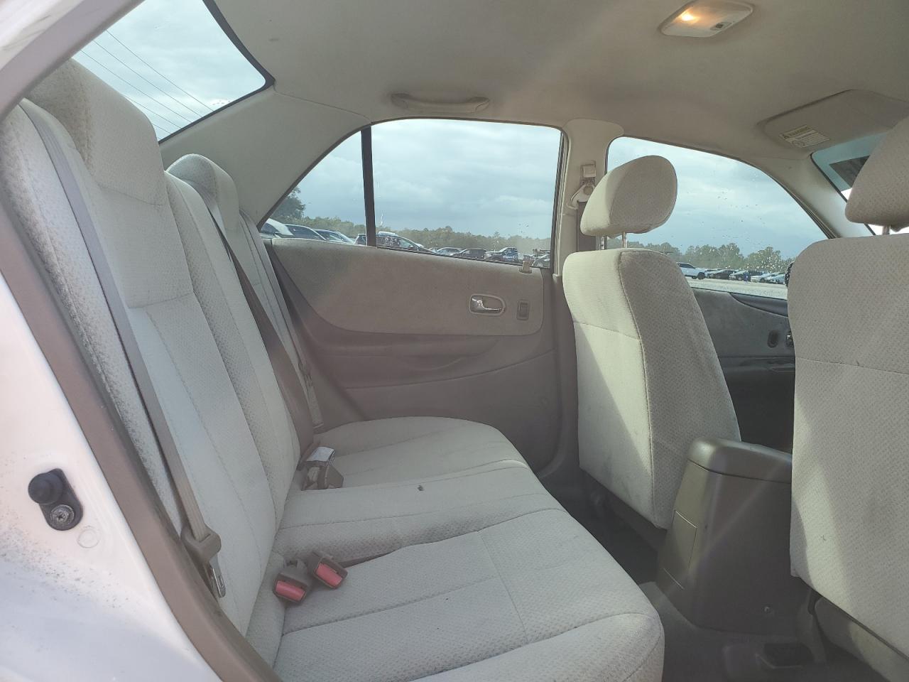 2000 Mazda Protege - Image 10