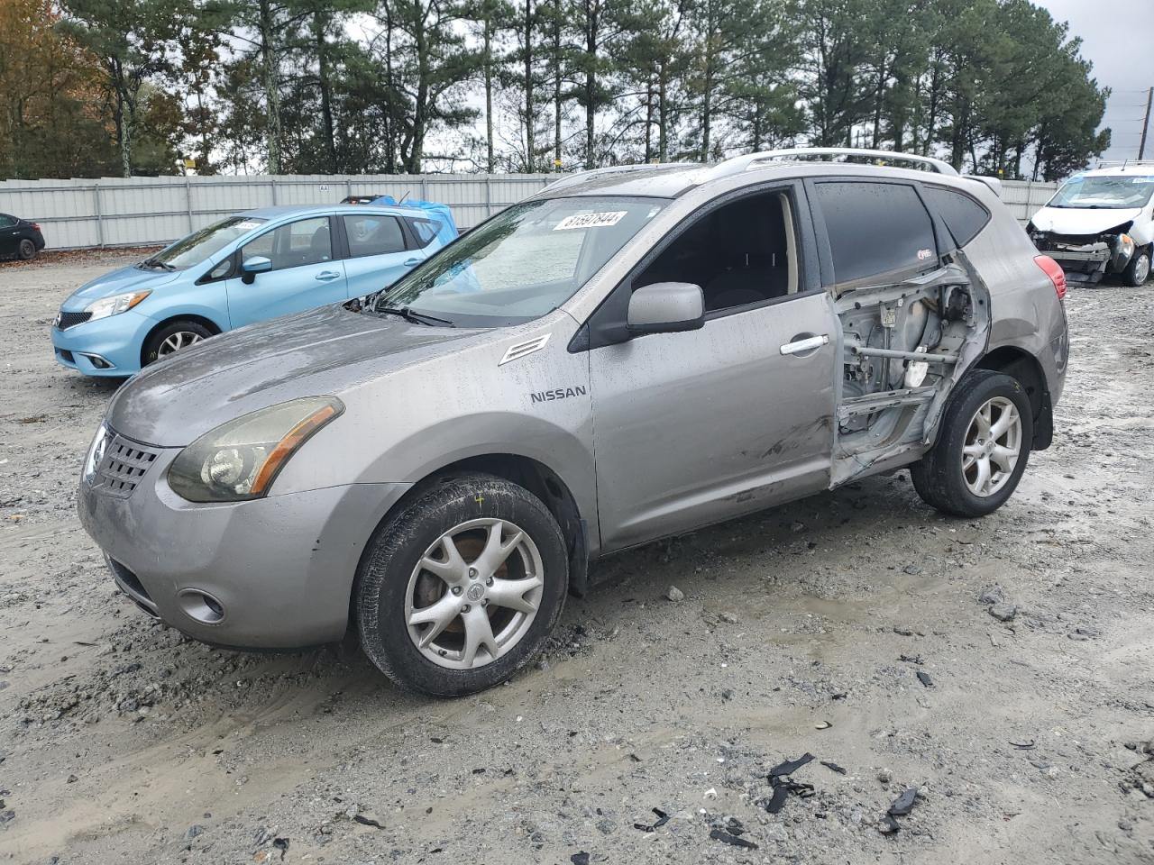 2010 Nissan Rogue - Image 1
