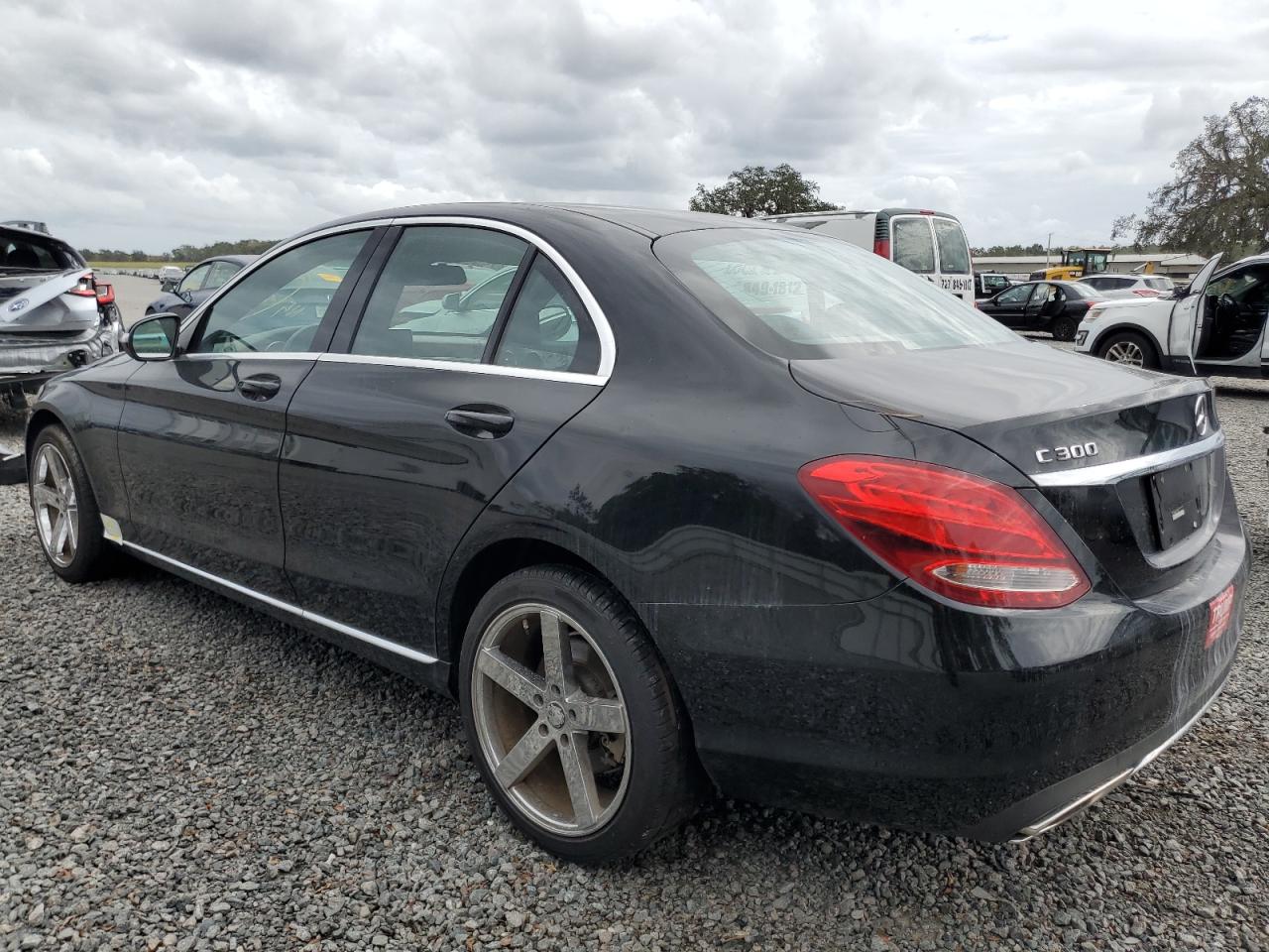 VIN 55SWF4KB1FU032205 2015 MERCEDES-BENZ C-CLASS no.2